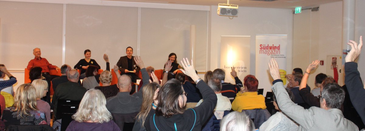 SuedwindAustria's tweet photo. Spannend war's! Anlässlich #40JahreSüdwind hat das Südwind-Magazin gestern viele Themen rund um #Zivilgesellschaft diskutiert, mit tollen Podiumsgästen &amp; MitdiskutantInnen im Publikum. 
Danke an @buechereiwien und das Weingut #Umathum! @buechereiwien 
Fotos: C. Schröder/Südwind https://t.co/DpuImL8XtL
