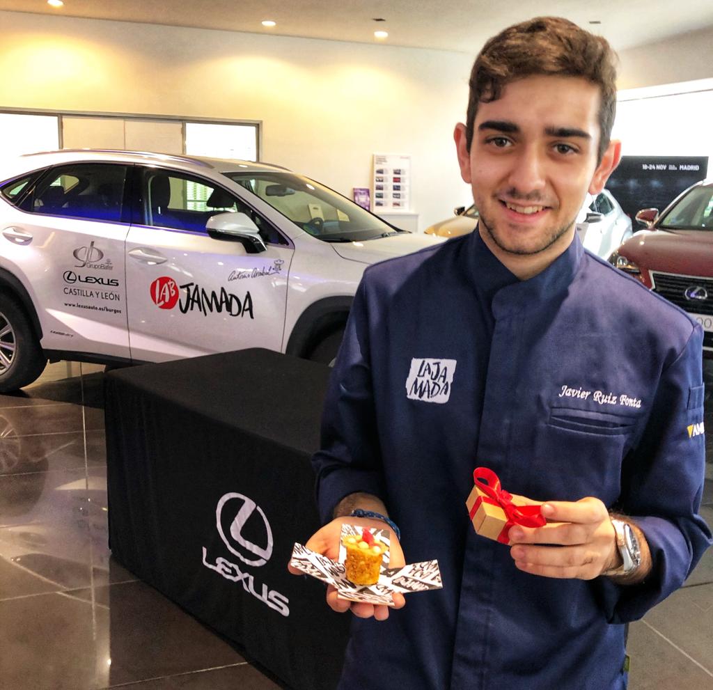 <a href="/ArrabalChef/">Antonio Arrabal</a> y <a href="/Javierruizfonta/">Javier Ruiz Fonta</a> presentando la mejor tapa de España en las instalaciones de @Motorbafer <a href="/LexusSpain/">Lexus España</a> Con un #NX300H personalizado!