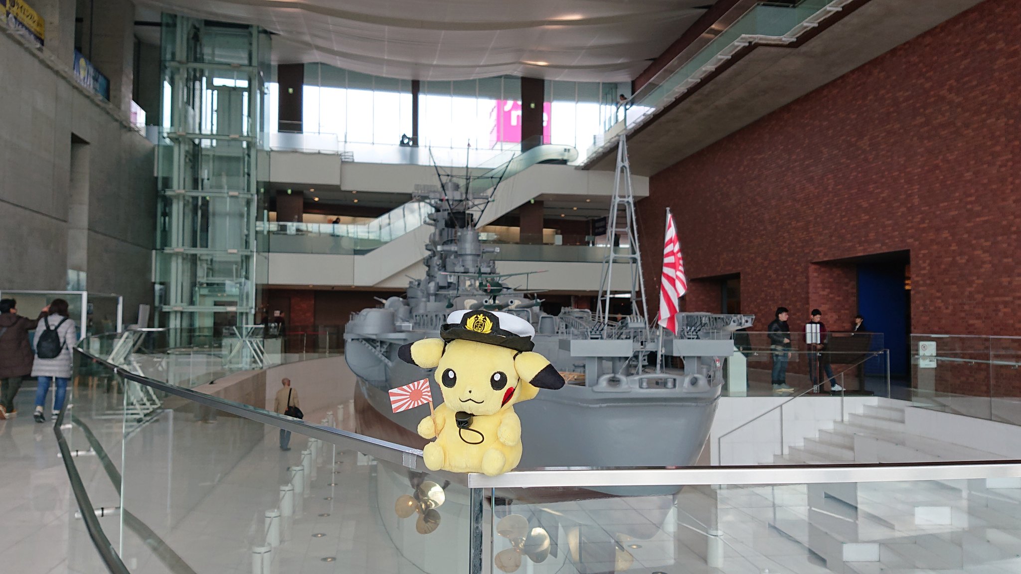 Orasのマツブサ様が好き 海自ピカチュウと戦艦大和 ぬい撮り ピカチュウ 護衛艦旗 軍艦旗 旭日旗 海上自衛隊 犬の自衛隊 いぬのかぶりもの 奇譚クラブ 戦艦大和 大和ミュージアム T Co M8awlovw1t Twitter