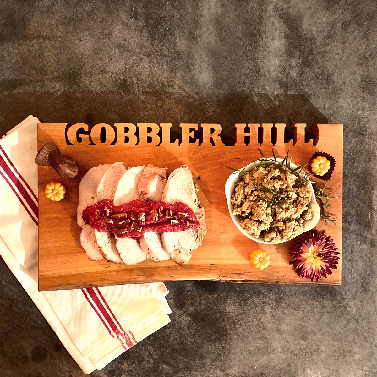 WordsWithBoards's tweet photo. From our family to yours, Happy Thanksgiving! 🦃
 #thanksgiving #thankful #turkeyday #family https://t.co/v1i0XsrUp3