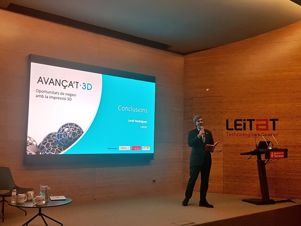 trsinnovacio's tweet photo. Jordi Rodríguez, gerent de @Leitat, exposa les conclusions de la jornada Avança’t 3D: ciutat innovadora, col.laboració públic-privada, transformar la tec en nous models de negoci, baixada de les barreres d'entrada. @ajterrassa @Orbital40 @Trsempresa @Leitat #AVN3D #industria40 https://t.co/vF88TCiYNn