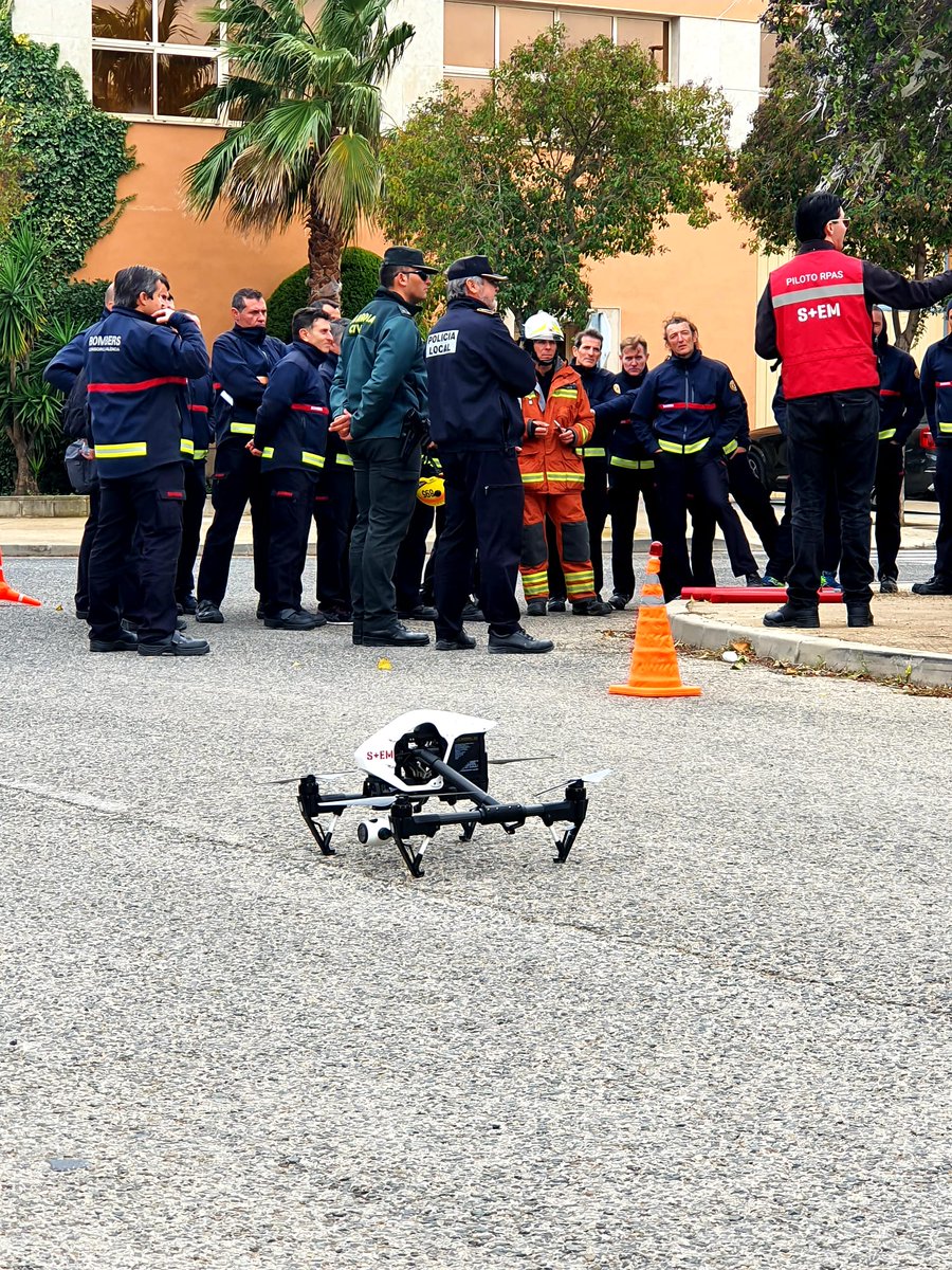AyuntaChiva's tweet photo. 📌La Policía Local de Chiva participa en un simulacro en el Polígono de La Pahílla
#AyuntamientoChiva
https://t.co/S8RHNIE9gJ https://t.co/fPV1nVWGjd