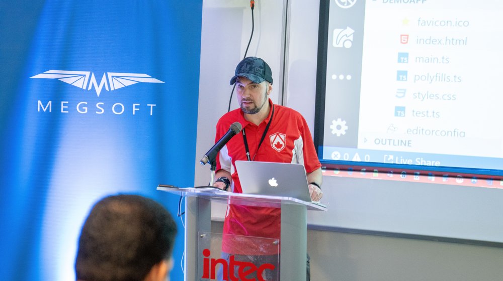 CodeCampSDQ's tweet photo. #TBT @LaurentDuveau de @AngularAcademy impartiendo un workshop en #CodeCampSDQ 2019. https://t.co/Z4jrbCqgVP