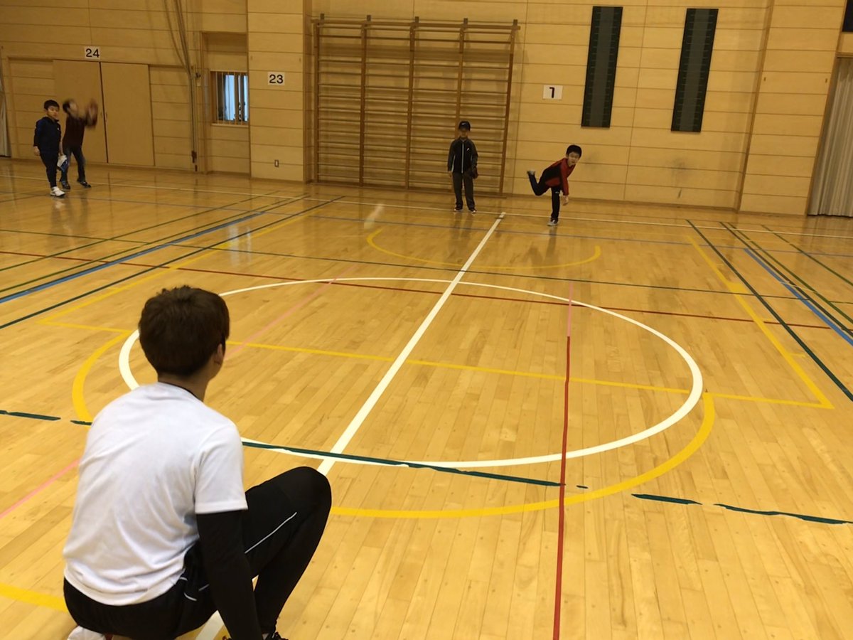 春光台ジャガーズ 野球少年団 Ar Twitter 冬季間の練習メニューは ストレッチ 10分走 体操 ダッシュ キャッチボール 低学年と高学年 別れて日替わりメニュー 低学年はロングティーを 高学年は どんなチームにしたいか について真剣に話し合ってもらいました