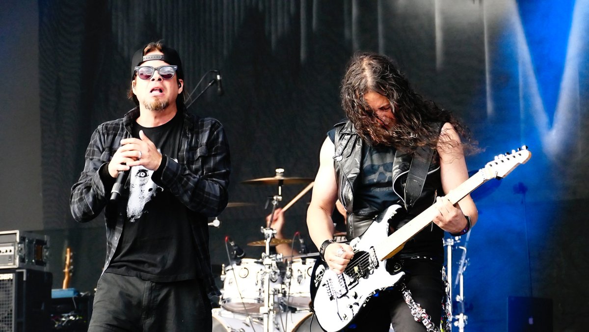 KerryT69's tweet photo. @ToddLaTorre @queensryche☆☆☆Can't wait to see Queensryche again tonight in Sheffield here's a few pics we took at Bloodstock earlier this year..Freekin Amazing show☆☆☆☆ https://t.co/9LC7lHaD3w