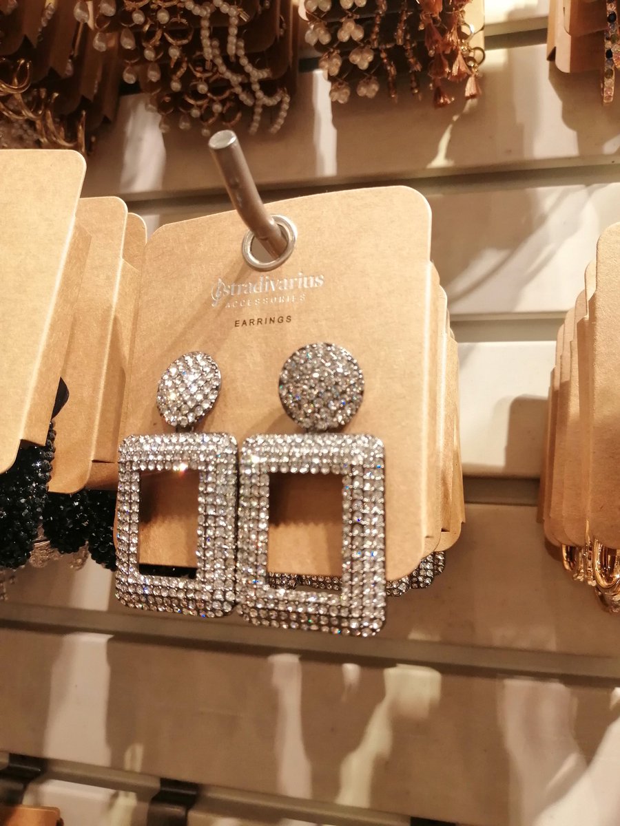 Sevim Soylu küpelerinden isteyenler gidip alabilir efenim. ⭐🙏🏻
#BirDeliRüzgar #SevimSoylu #FuldenAkyürek