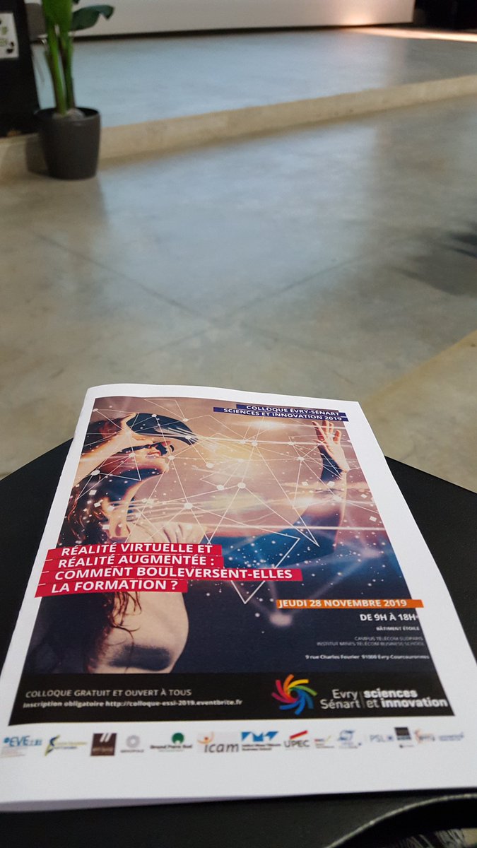 UnivEvry's tweet photo. 🤖 La #réalité #virtuelle et la réalité #augmentée bouleversent les méthodes et les moyens de #formation. Mais comment ? Jusqu'à quel point ? 👀
Aujourd'hui on tente de répondre a ces questions lors du colloque @EvrySenartScIn https://t.co/ptBmYJwwsW