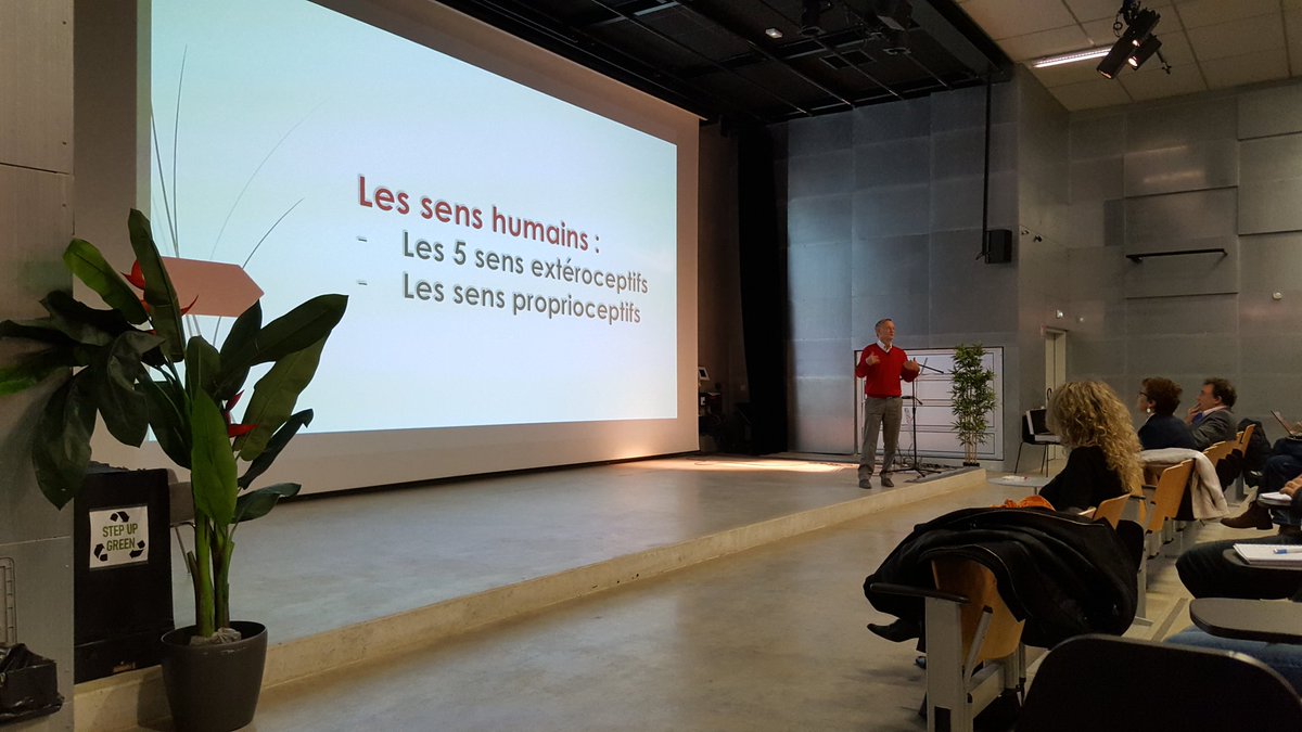 UnivEvry's tweet photo. 🤖 La #réalité #virtuelle et la réalité #augmentée bouleversent les méthodes et les moyens de #formation. Mais comment ? Jusqu'à quel point ? 👀
Aujourd'hui on tente de répondre a ces questions lors du colloque @EvrySenartScIn https://t.co/ptBmYJwwsW