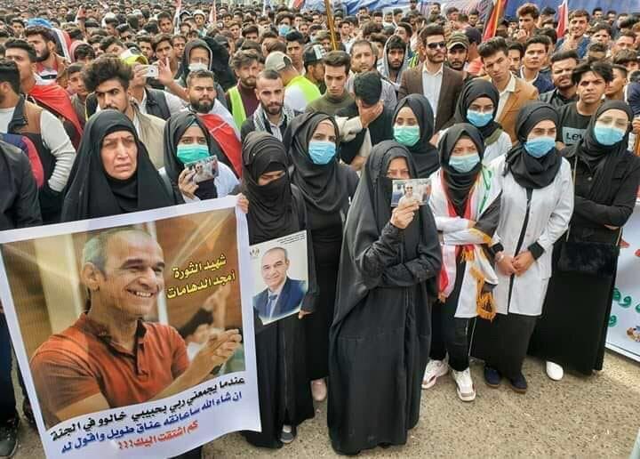 9_tiv's tweet photo. عائلة الشهيد الناشط المغدور  #أمجد_الدهامات في مقدمة تظاهرات #ميسان 💔 . الله يرحمك يابطل https://t.co/QSwFthQkiF