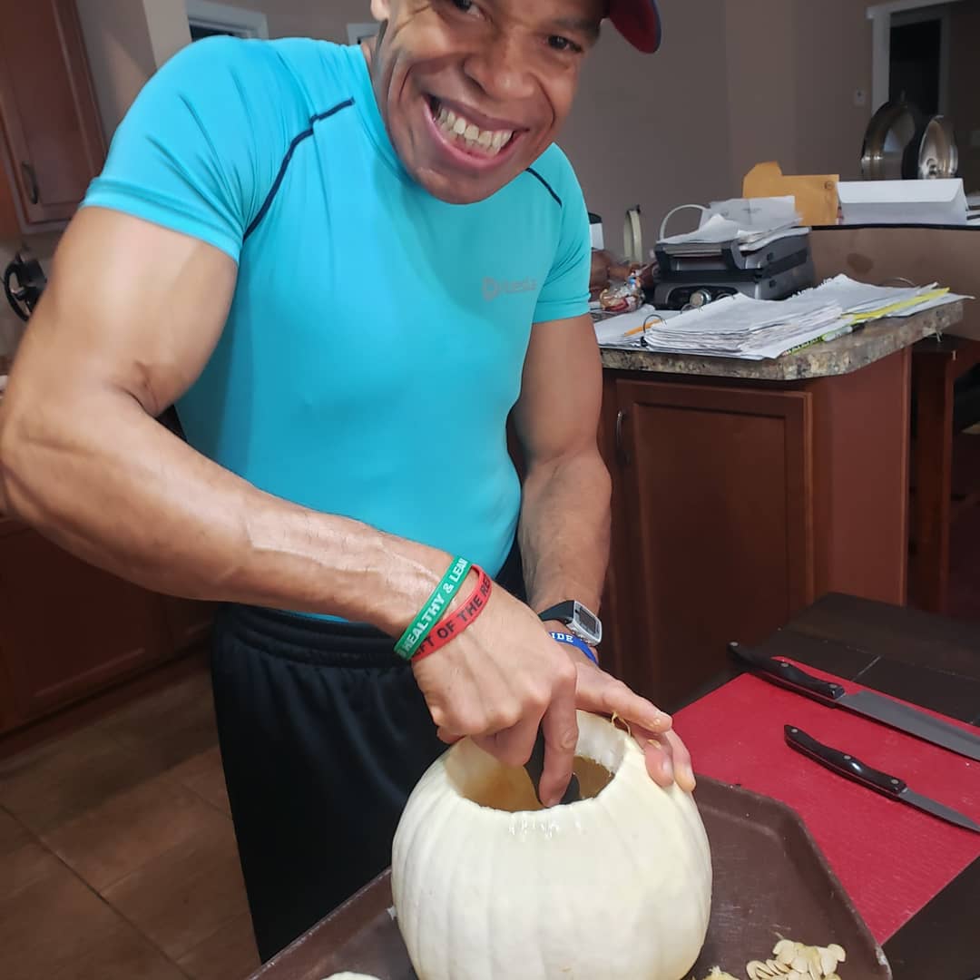 Get2dRootHealth's tweet photo. Oh boy, oh boy. Getting ready to stuff the pumpkin! Happy Healthy Thanksgiving everybody! #Get2dRoot #OurHealthIsOurWealth #WholeFoodPlantBased #WeAreWhatWeEat https://t.co/rYKvABPnG2