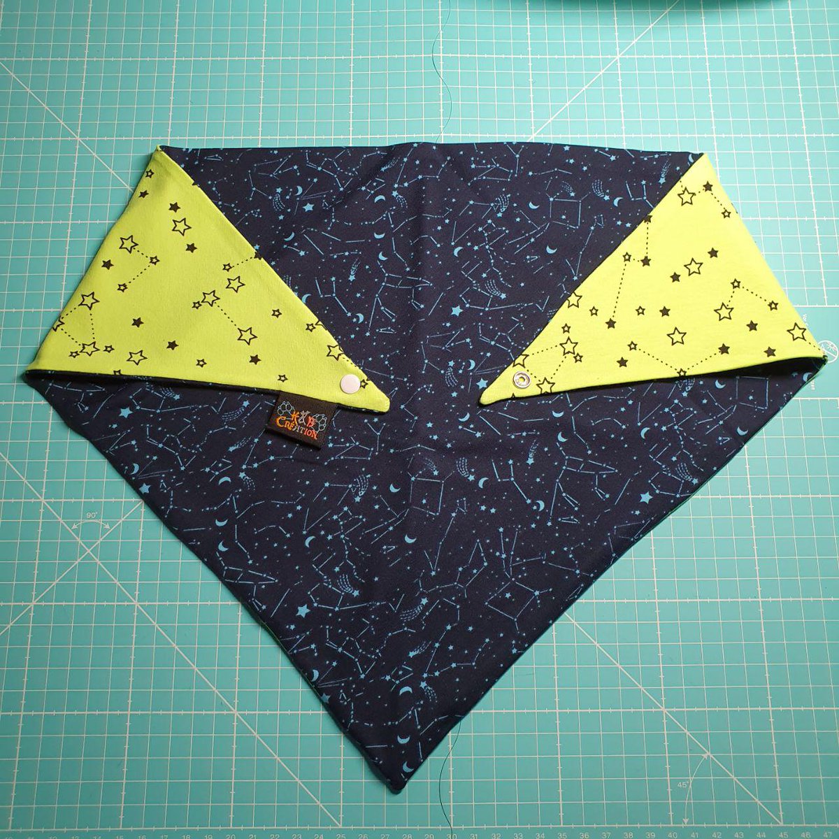 KandBcreation's tweet photo. Boop!^^
bandana personnalisé, fait par nos soins pour notre cher 
@ArikanRoo . 

#furswiss #furs #furry #furryfandom  #fursbandanas #fursaccessoires #fursuit 

Si vous avez des questions, n'hésitez pas à nous écrire. Nous vous y répondrons avec plaisir. :) https://t.co/yG8kGsU9p8