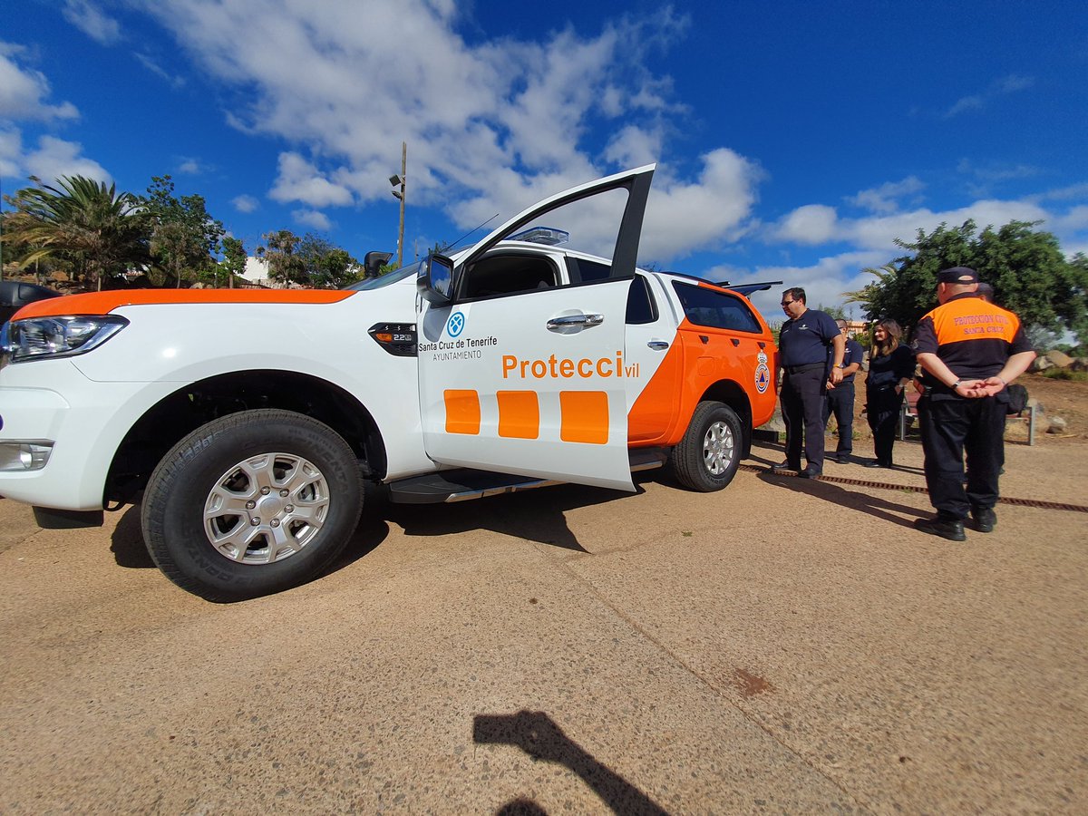 ProteCivilSCTF's tweet image. Desde esta semana tenemos 4 nuevos vehículos para @ProteCivilSCTF @CECOPALSC y es un placer presentarlos. Dos motos eléctricas #CEvolution @BMWEspana una furgoneta #Transit para transporte de personal y un #Ranger @FordSpain