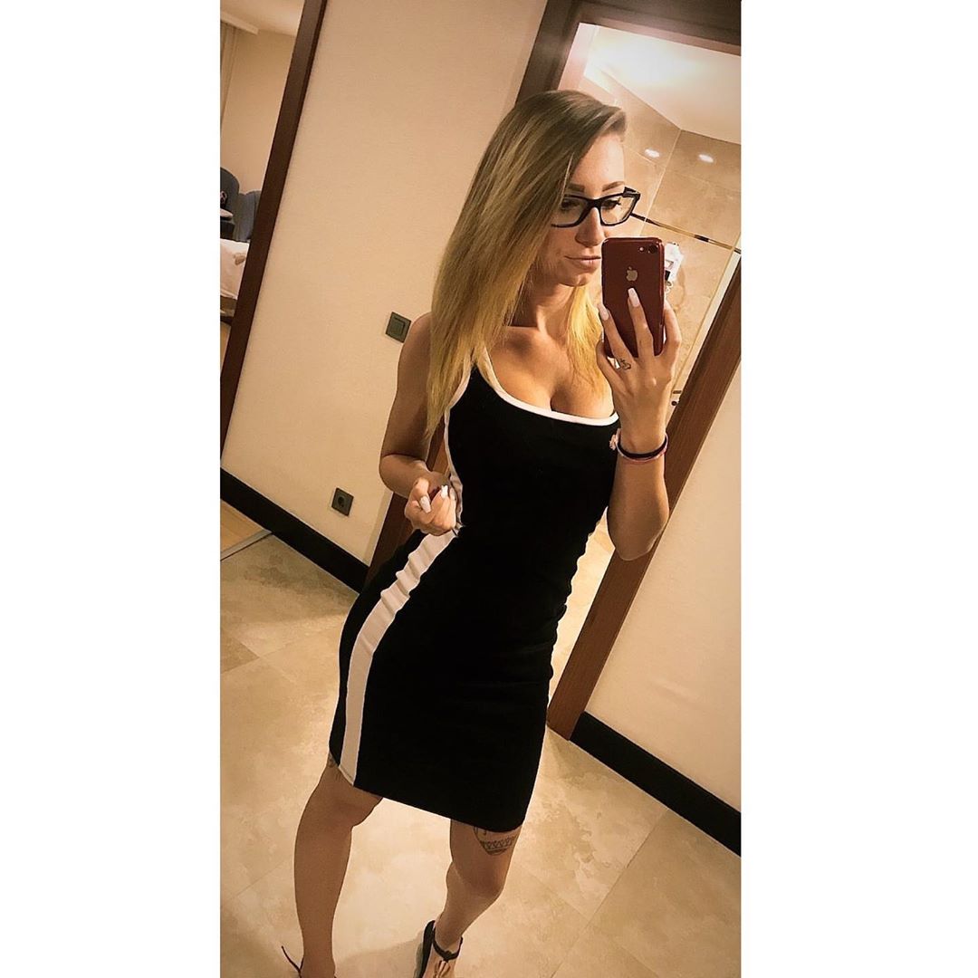 Und wir tragen Masken weil wir uns damit wohler fјhlen.. 👙