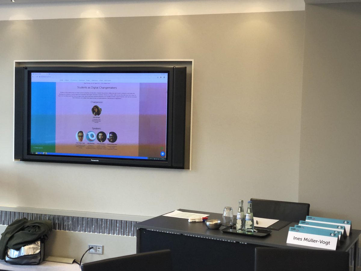 Unsere Studentin @Ines_MueVo - Kurs 16 - hat heute auf dem Panel „Students as #DigitalChangemaker“ über die Einbeziehung der studentischen Perspektive in der Hochschullehre auf der <a href="/OEBConference/">OEB Conference</a> in Berlin gesprochen
#HigherEd #OEB19
#DigitalTurn #TwitterCampus #EduPnx