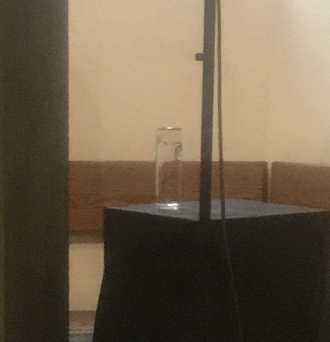 „Dat #Wasser vun #Kölle“ 🎶 Wasser für die Referentinnen und Referenten gibt’s bei #rheinmauer19 natürlich im kölschen 0,2L 💧🍺 Das Programm geht weiter mit der 2. Sektion „#Stadt und #Mauer“.