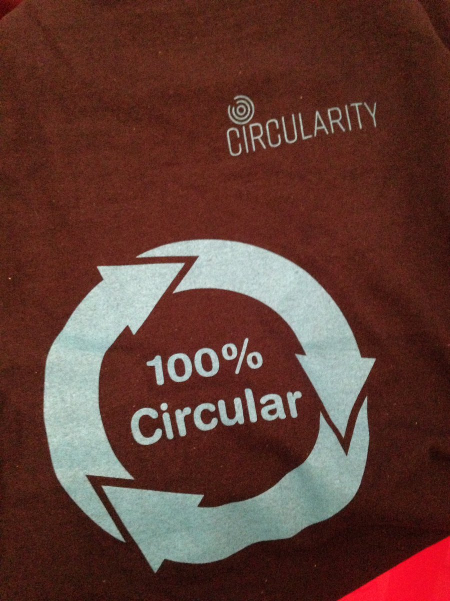 Circulair t-shirt gemaakt van nieuwe draad van gebruikte kleding #circulareconomy #hergebruik mooie kwaliteit. Workshop door <a href="/petervanschaik/">Peter van Schaik</a>