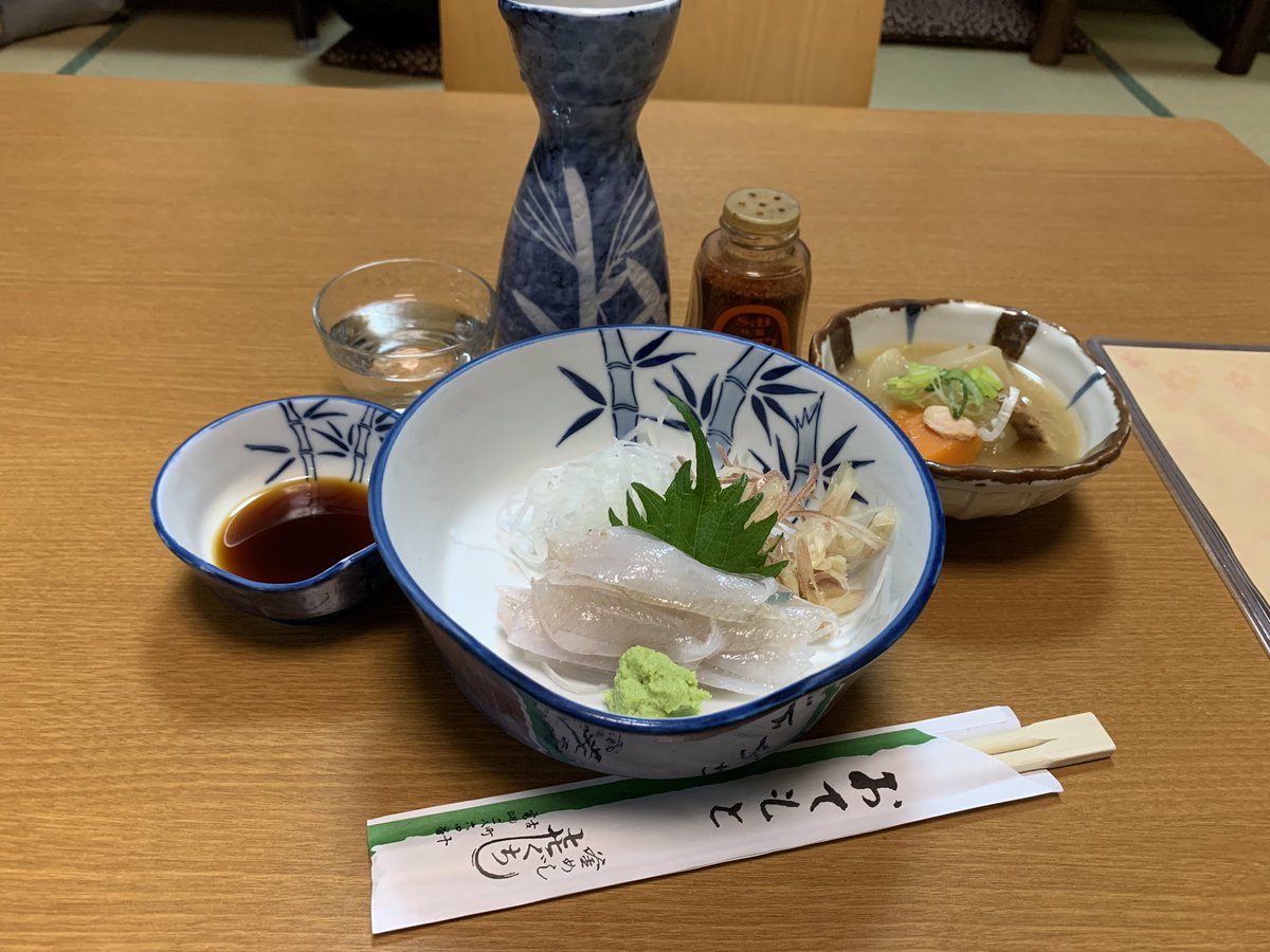 いけちゃん Pa Twitter 新潟 古町 喜ぐち フナベタ刺身 本八幡魂麺で教えてもらった喜ぐち 次は八海山の焼酎のボトル入れよう 越前ガニはまだ蒸しあがってなかった 新潟 古町 喜ぐち