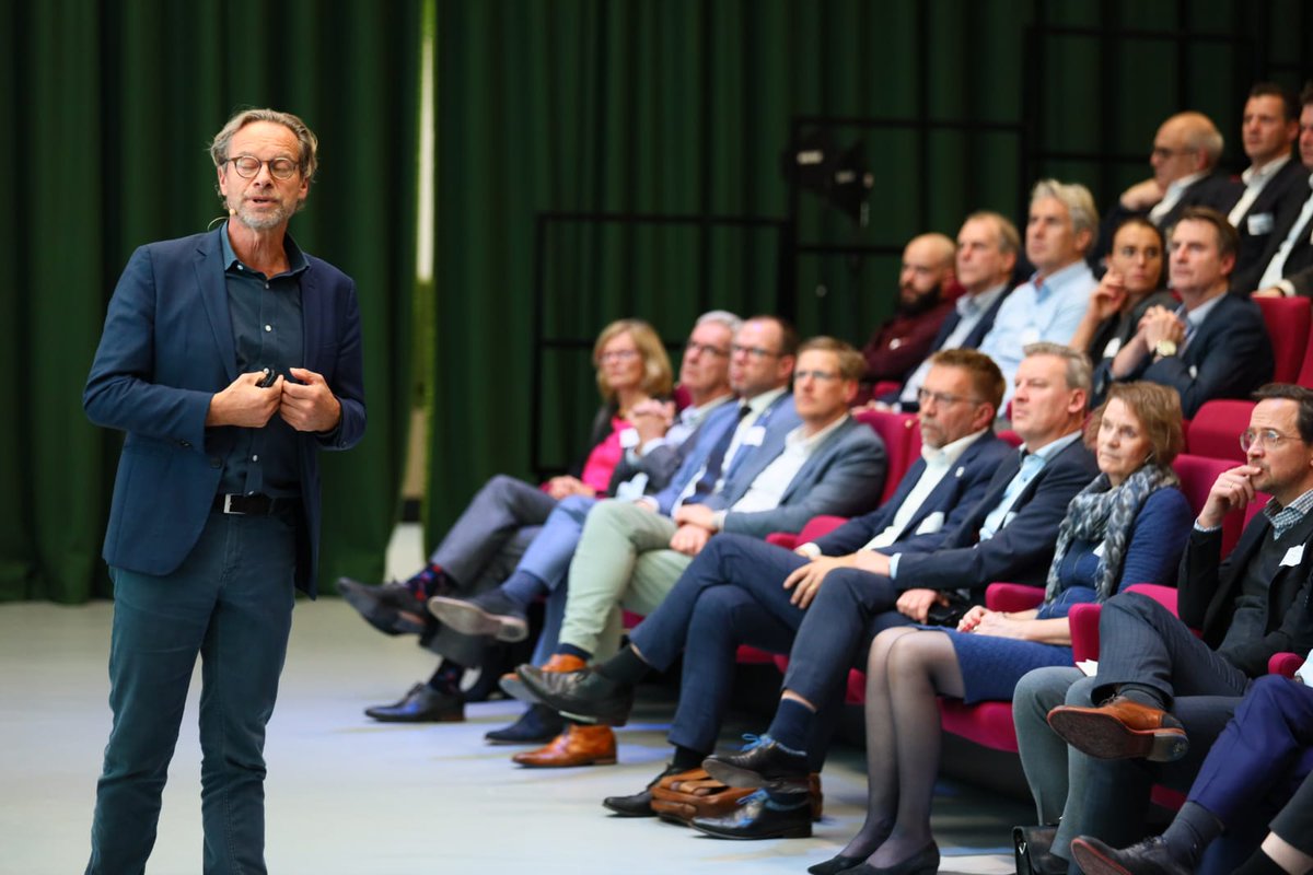 Brainport Industries (@brainport_ind) on Twitter photo Ook Jeroen Tas bespreekt de activiteiten van <a href="/PhilipsNL/">Philips Nederland</a> op het gebied van Artifical Intelligence #BIjaarcongres #TechnologyUpdateXL Ook Jeroen Tas bespreekt de activiteiten van <a href="/PhilipsNL/">Philips Nederland</a> op het gebied van Artifical Intelligence #BIjaarcongres #TechnologyUpdateXL