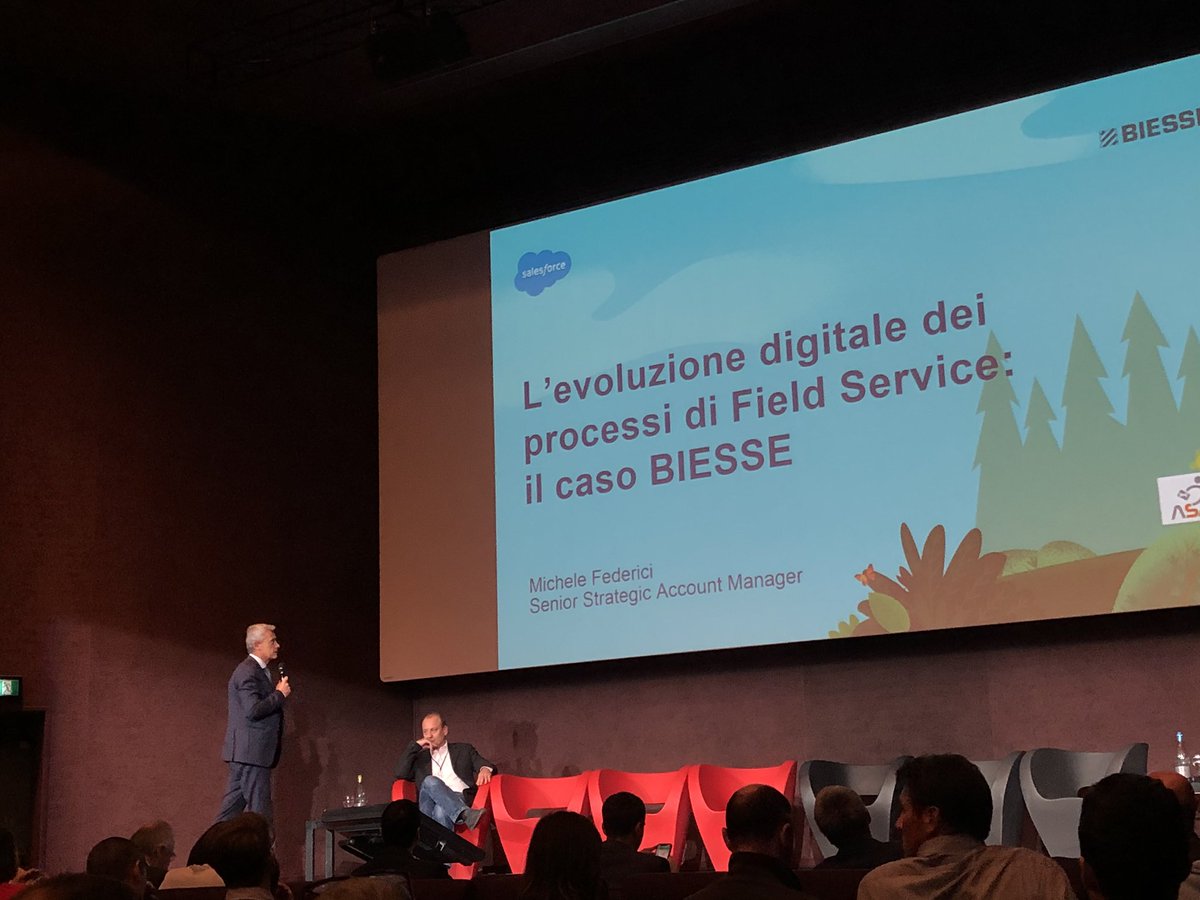 lucaben1n1's tweet image. . @mbellini3, giornalista e moderatore del Forum introduce la sessione del pomeriggio #asapforum e chiama sul palco Michele Federici di @salesforce e Alessandro De Gregorio di @biesse