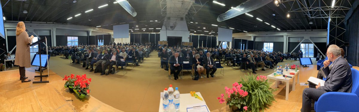 Con <a href="/CSOItaly/">CSO Italy</a> per capire come affrontare la maculatura bruna del pero a #Futurpera Tanti, tanti, tanti operatori presenti.