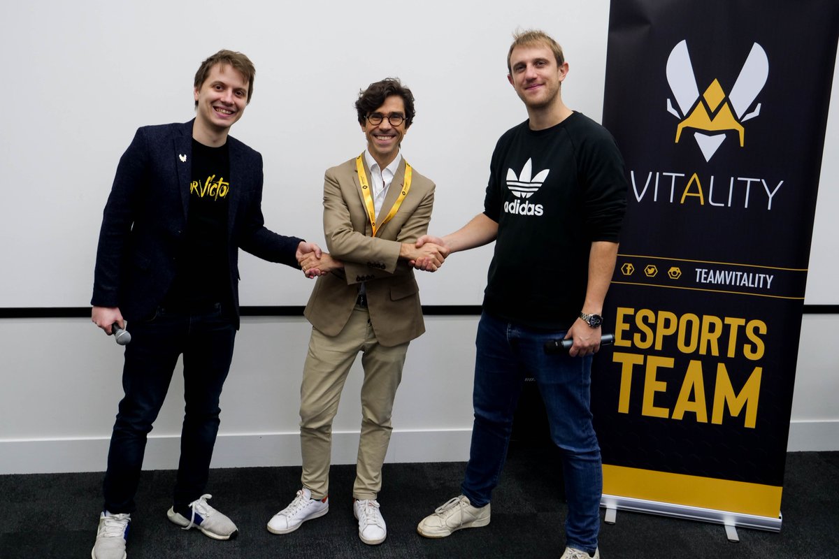 🎮Very proud to announce the new partnership with <a href="/TeamVitality/">Team Vitality 🐝</a>. A champion E-sport 🇫🇷 team 💪<a href="/nicolas_maurer_/">Nicolas Maurer</a> <a href="/Vitality_Neo/">Fabien 'Neo' Devide</a>. 

#ESport is the future, helping us reach younger mobility targets &amp; Asian markets #RenaultMarketing #LeagueOfLegends #F1ESports  #RenaultF1Team