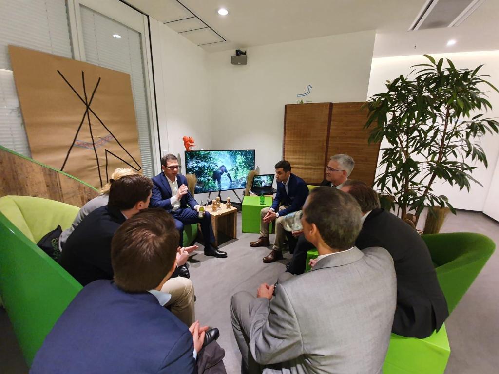 DeloitteDE's tweet photo. Im Rahmen eines Expertenevents im Deloitte Greenhouse haben wir unseren 2. Teil des #CyberSecurity Reports 2019 vorgestellt. Deutschlands Führungskräfte der #Wirtschaft äußern sich zu #Resilienz und Maßnahmen zum Schutz. Erfahren Sie hier mehr: https://t.co/WJiqefS7TX https://t.co/iDuGaVlkEg