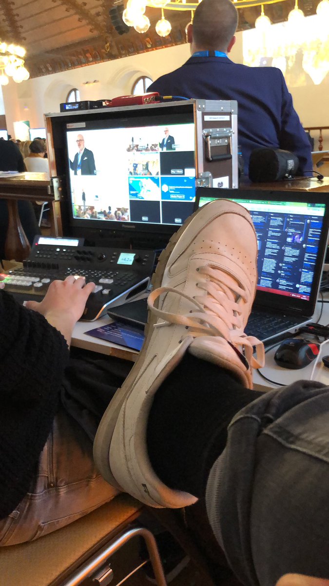 philipp_vd's tweet photo. #OGTM19 Leider auch nur schwarze Socken heute an! Live vom Open Government Tag München! :)  #sockenschuss https://t.co/qvsUSJPvvz