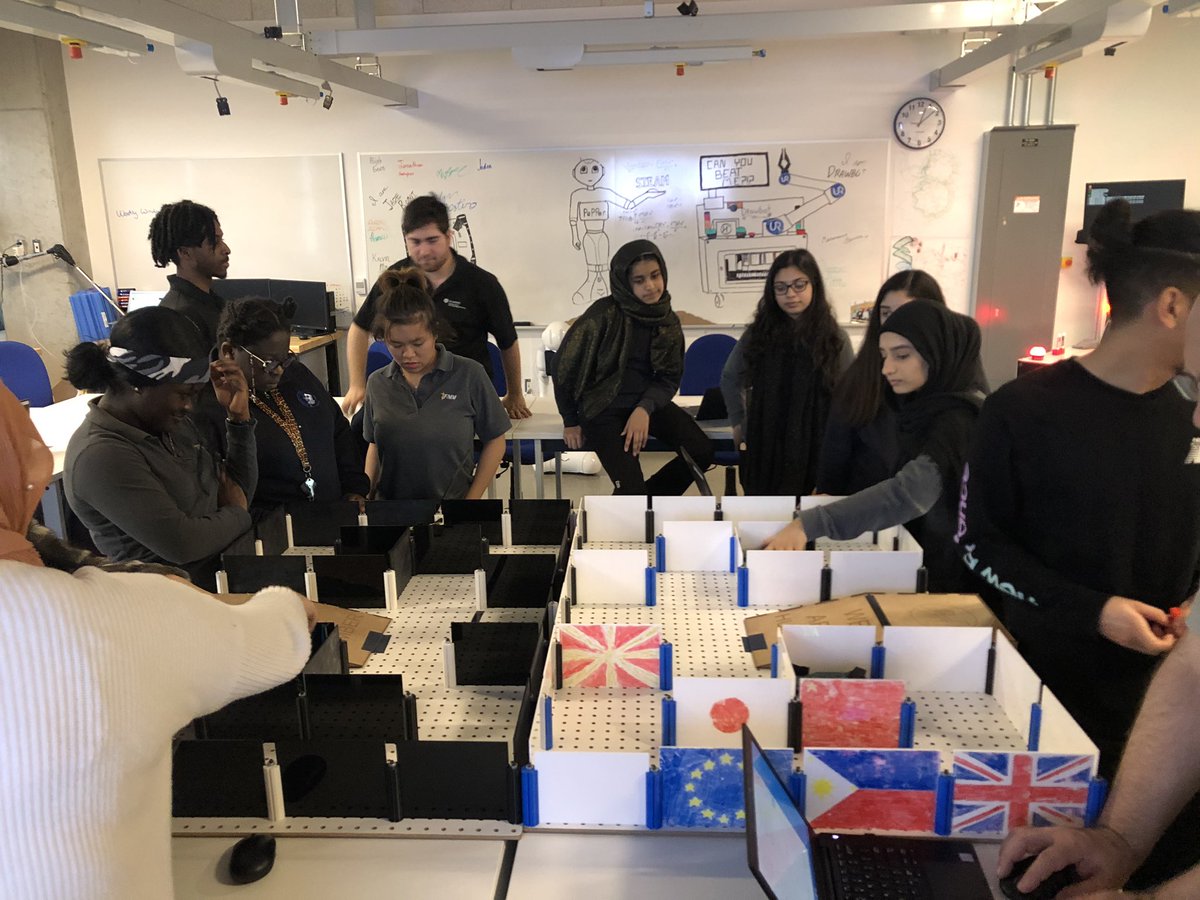 TechFmm's tweet image. Women in Trades trip to Humber College Center for Technology Innovations. @FMMtweets @fmmrobotics2019 @TechFmm #womenintech #humbercowd #womenintrades