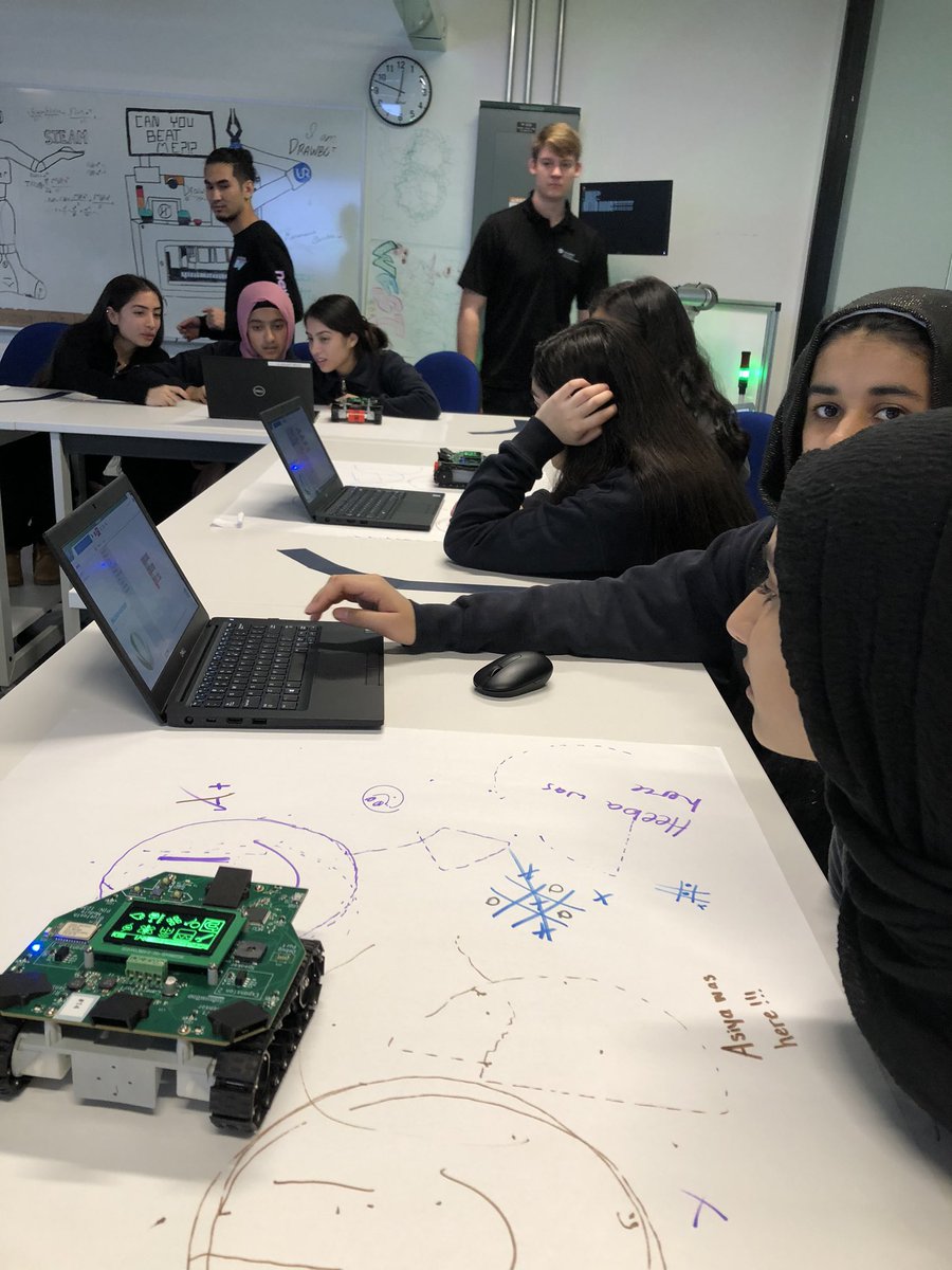 TechFmm's tweet image. Women in Trades trip to Humber College Center for Technology Innovations. @FMMtweets @fmmrobotics2019 @TechFmm #womenintech #humbercowd #womenintrades