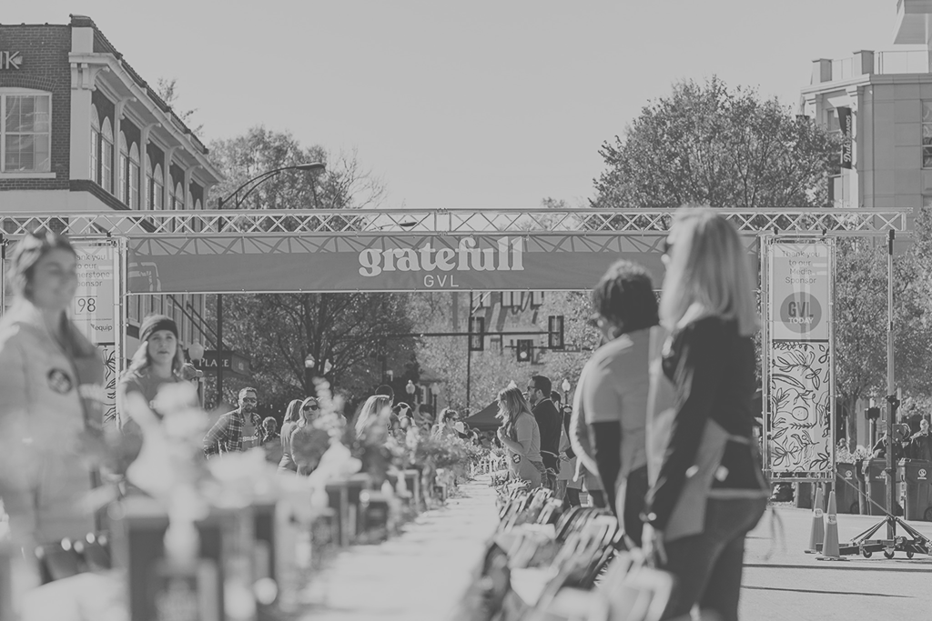 UstSelect's tweet photo. Happy Thanksgiving! 

Thank you to @ProjectHost for allowing us to give back this Thanksgiving as the cornerstone sponsor of Gratefull GVL. 

Photo Credit: Blake Schultz at Rebel USA

#USTSelect #USTSelectFamily #HappyThanksgiving https://t.co/wzgpCTVoqD