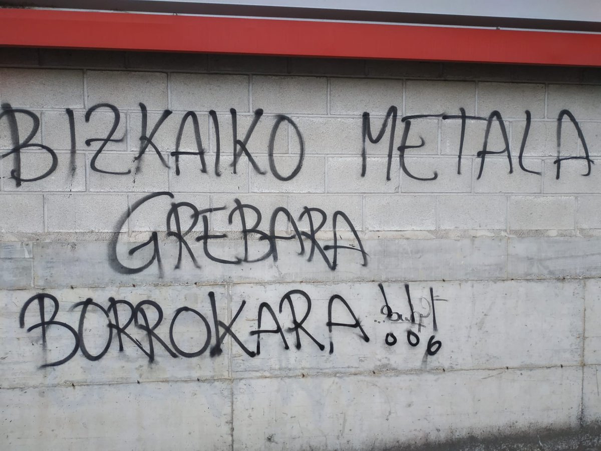 MBorrokan's tweet photo. Astelehenean zer gertatuko den itxaroten gaude.

Estamos a la espera de lo que se firme el lunes. Hay comentarios en diferentes fabricas sobre la posibilidad de una firma unanime. Seria el cofon a una lucha que ha sido historica.

Ikusiko dugu.

#metalaBorrokan #metalenlucha https://t.co/qdbLxkkcj1