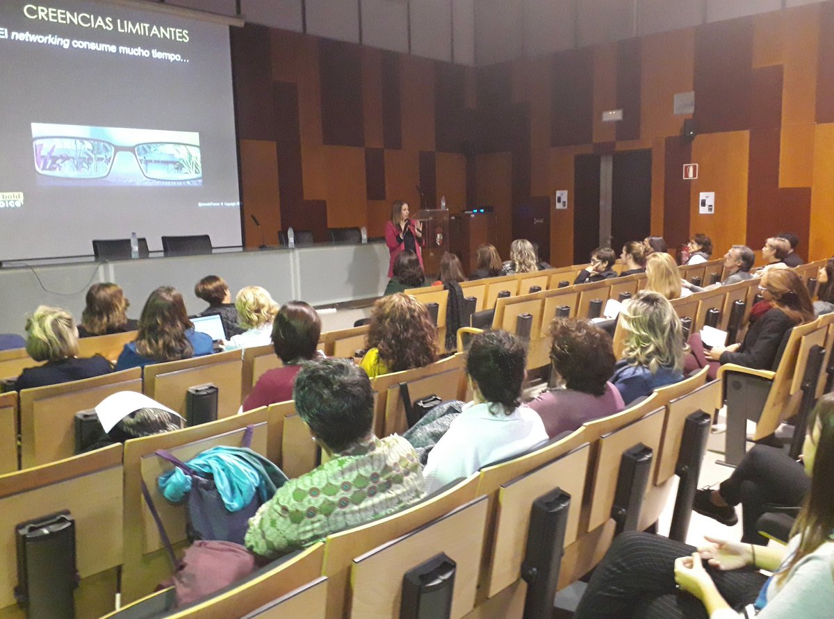 En el evento sobre  #Networking y #MarcaPersonal disfrutando con  <a href="/JanedelTronco/">Jane del Tronco</a>: muy inspiradora y motivadora.
 #PWNToledoNetworkingyÉxito
#talento #mujeres