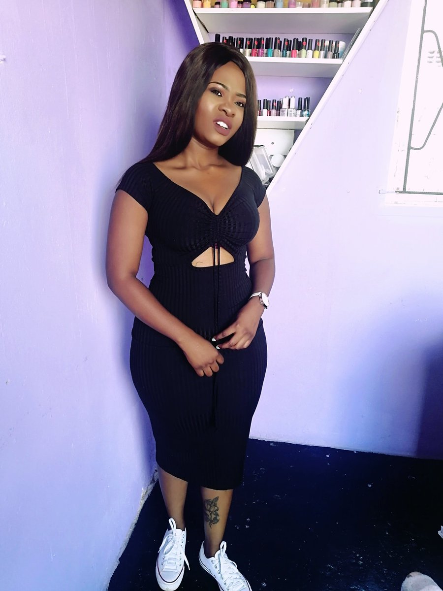 MaBontletheMUA's tweet photo. Lady that started her business with just a toiletry bag, self taught make up artist, lash and Brow tech and nail tech. A law student at Unisa. After 9 years of struggle after Matriculating. Not there yet but I'm thankful for the small things I have achieved. #NEORENG #ojewakeeng https://t.co/dNWZsgxvnw