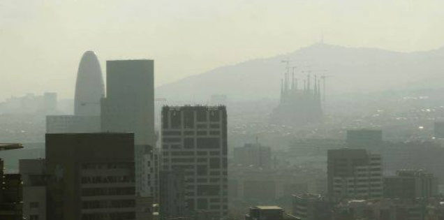 Pucurull's tweet photo. Tot i que hi ha dies que recomanen no fer exercici a l’aire lliure per Barcelona, surto a córrer. És millor morir per la contaminació que pel sedentarisme 😊. https://t.co/4FFSpzWodb