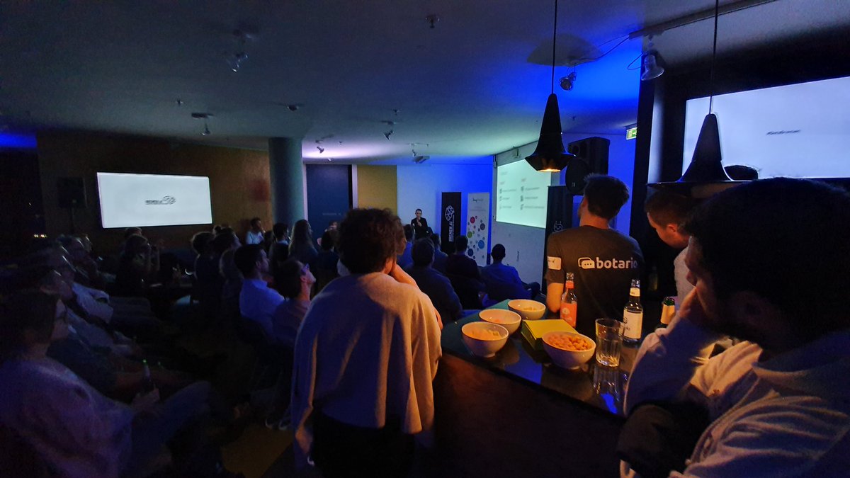 ...und <a href="/ninjarowka/">Nina Wenig</a> präsentiert #IDA beim <a href="/BotsBremen/">Bots Bremen</a> Meetup #kontrollierbareKI für #Chatbots