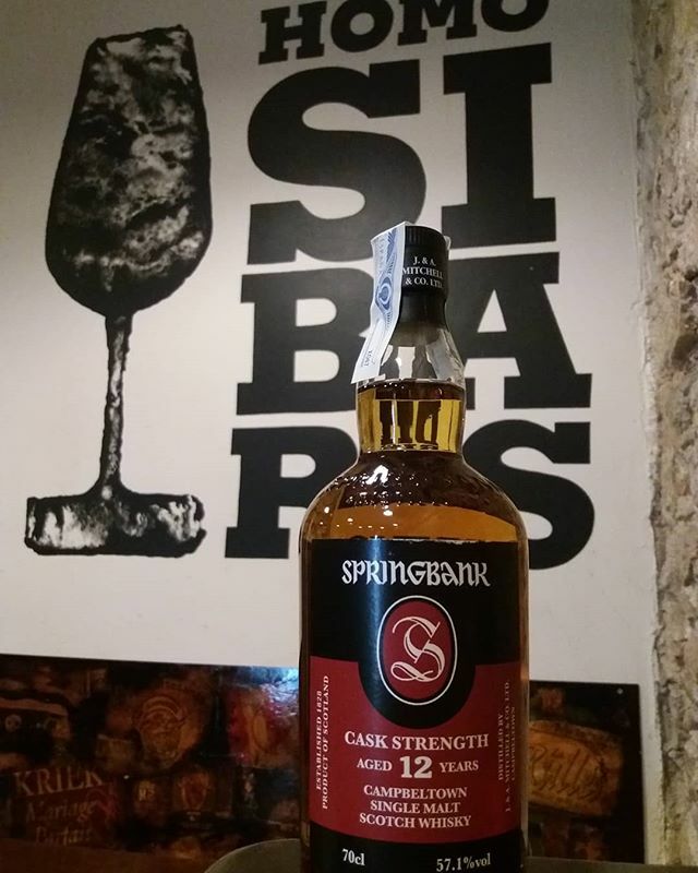 Uno de los #whisky de nuestra carta: #springbank 12yo #caskstrength (57,1%) #campbeltown #singlemalt #scotchwhisky. 
#sants #drink #drinkporn #instawhisky #instadrink ift.tt/2OryYSG