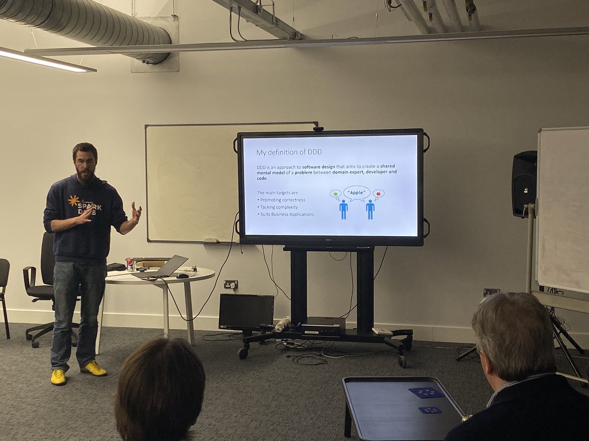 Gabriele Pividori kicking off tonight’s talk on designing aggregates.