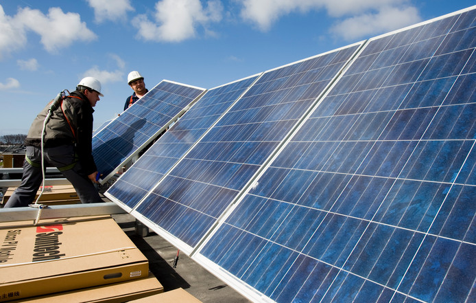 Burger wordt zelf stroomproducent: snelle groei lokale energiecoöperaties
ad.nl/wonen/burger-w…