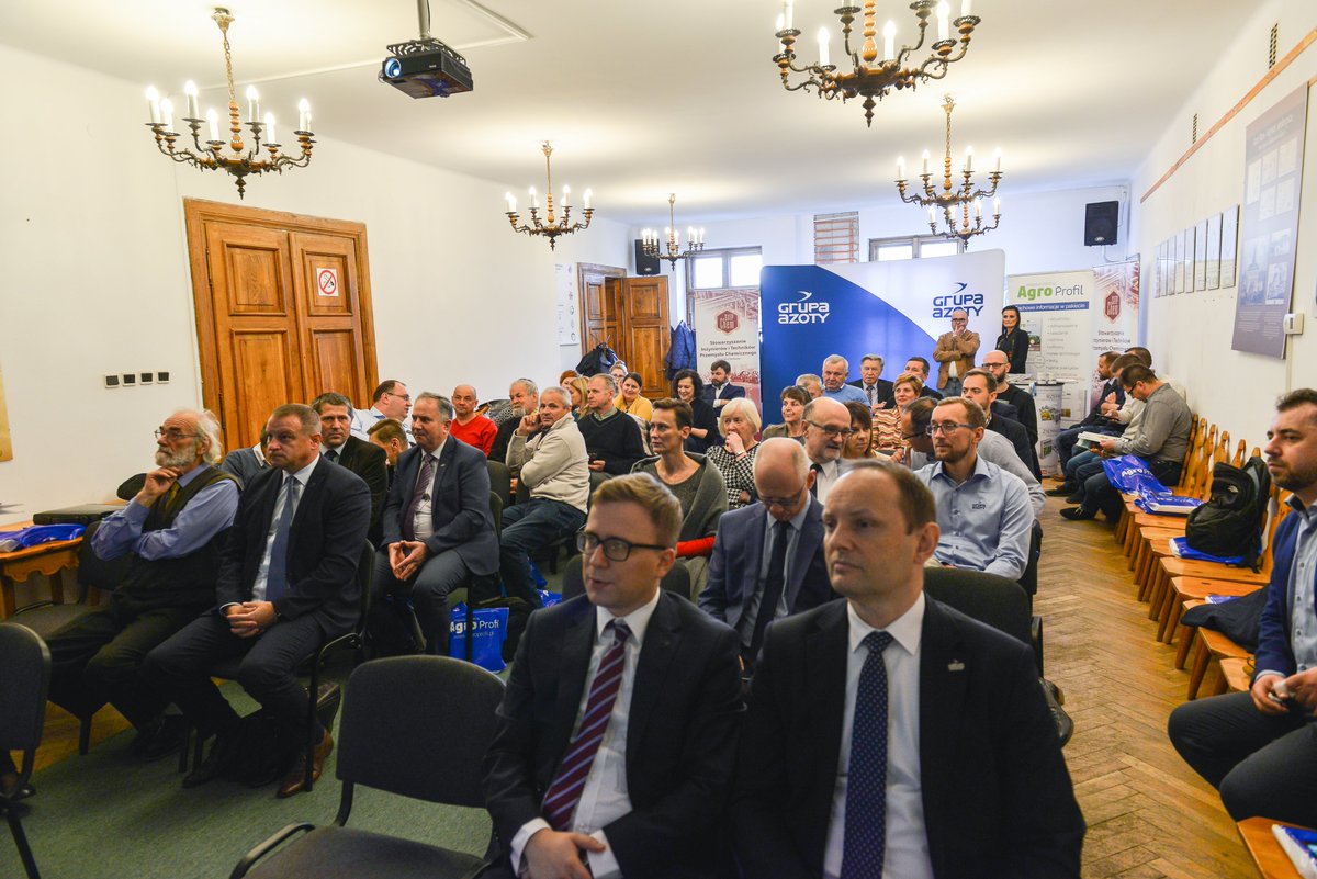 Grupa_Azoty's tweet image. Mocna reprezentacja @Grupa_Azoty  wśród uczestników i prelegentów konferencji „Trendy Rozwojowe Rolnictwa Precyzyjnego” organizowanej przez tarnowską NOT. W imieniu #Partnera Konferencję otworzył Wiceprezes Zarządu Mariusz #Grab.