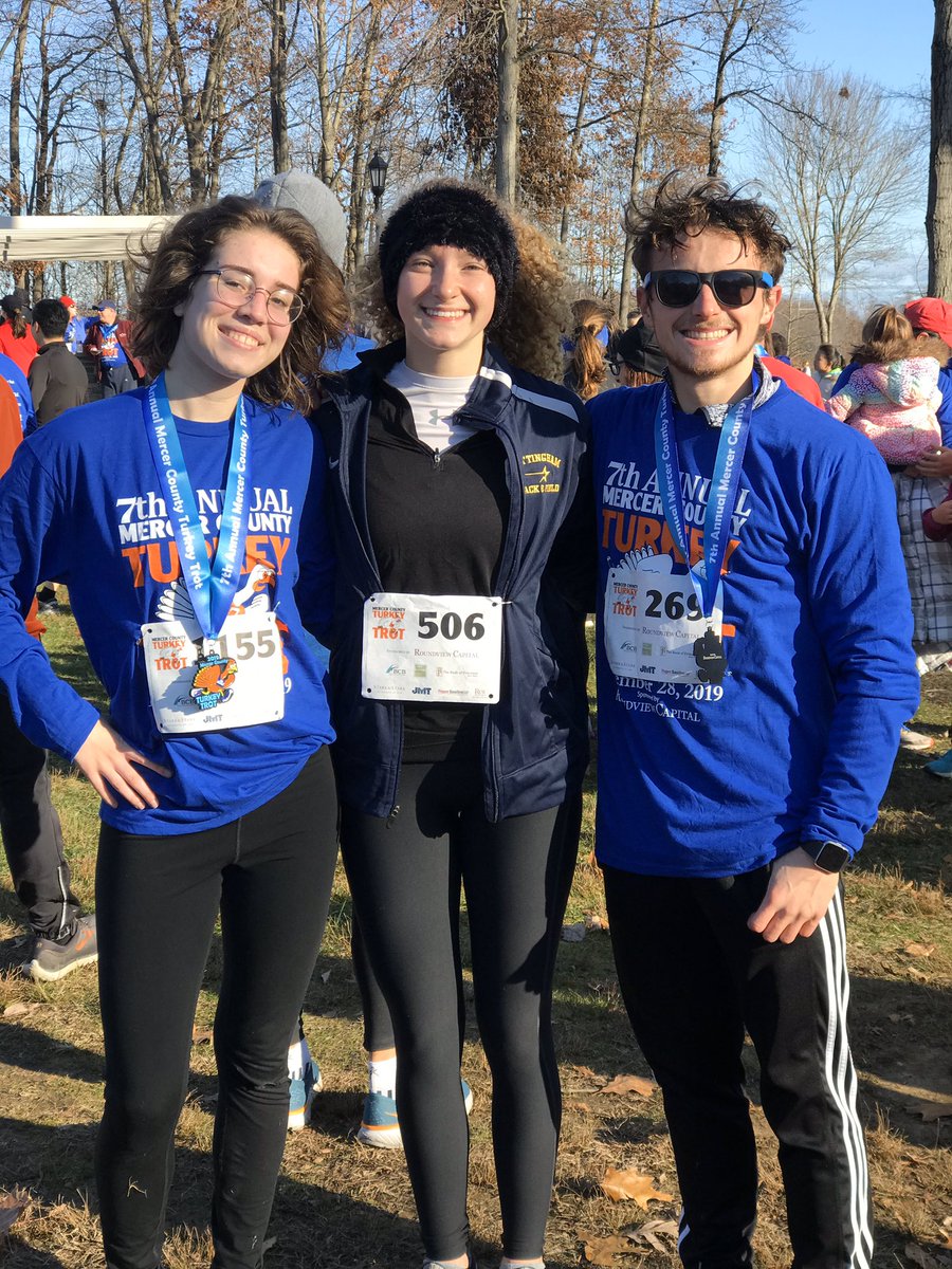 Two Stars alum and a senior meeting up after running the Thanksgiving Day Turkey Trot may not seem like much — unless you are an X-C coach.