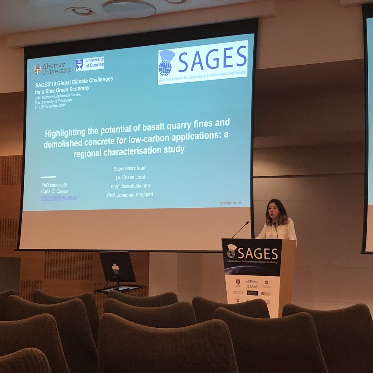 ScotSAGES's tweet image. @ScotSAGES funded PhD student Carla Casas presents her research to the Carbon delegates at #sagesclimate19 #basalt #soilengineering @CarlaComadran @AbertaySci