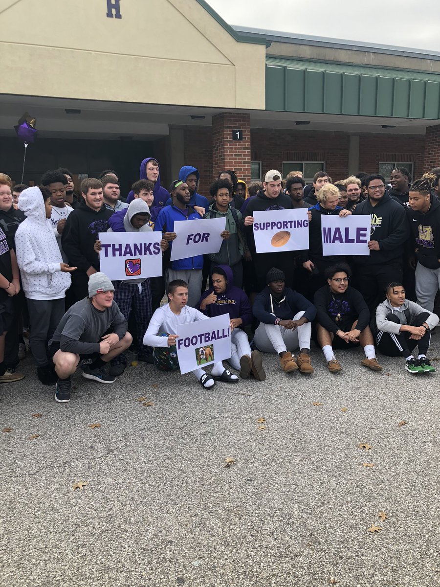 MrCathey21's tweet photo. Had a great time sharing Thanks and Brotherhood with the Male Football Family this AM 🙌🏾

Love seeing what a focused dedication to Culture can create! Have a Blessed Turkey Day, Gentlemen, and keep the energy up for Tate’s Creek tomorrow 😈🏆

#ForTheH #FootballFlow #TurkeyDay https://t.co/HSnciea3qw
