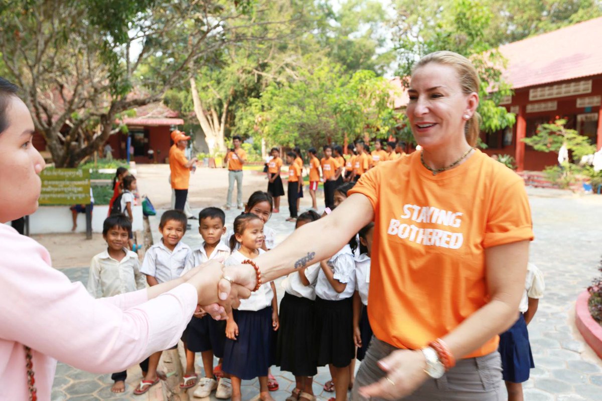 thejamieamelio's tweet image. Being #thankful with a heart full of #gratitude can define who you are. Give. And then give more. There's never a downside to giving yourself or something to those in need. That is the truest definition of #stayingbothered.