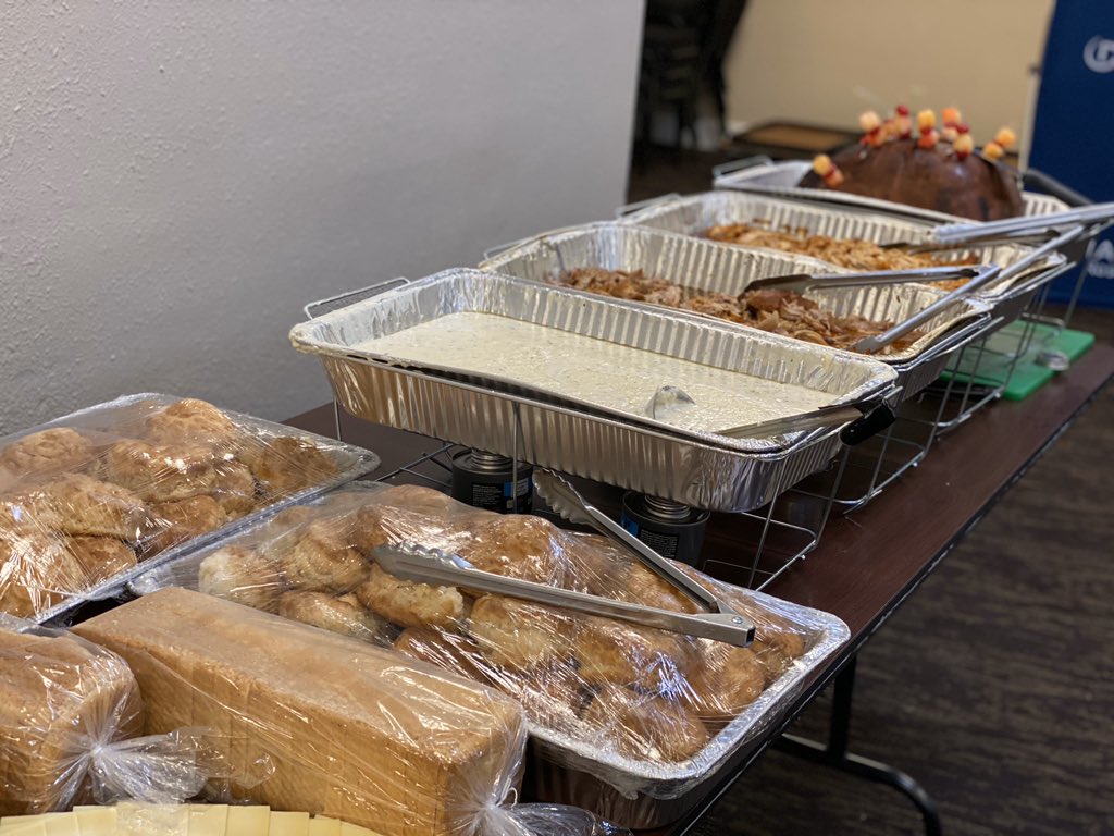 Breakfast for Champions! <a href="/diamondresorts/">Diamond</a> #Branson team was treated to an #amaysing breakfast this morning....Thank you <a href="/Russell16308803/">Southern by Choice</a> and @amaysng20 for not only leading from the front today but surprising the entire staff w/ a #Thanksgiving morning feast #Missour1