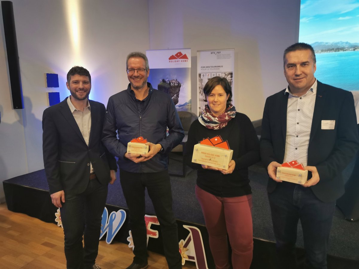 travelnews_ch's tweet photo. Die Holiday Home Awards 2019 gehen an: 1. @DavosKlosters 2. @EngadinStMoritz 3. @graechen_vs Bei ihnen erfolgt die Desktop- & Mobile-Buchung einer Ferienwohnung sehr easy, schnell und benutzerfreundlich #Labeltag @STV_FST https://t.co/6ccqcxM7Tx