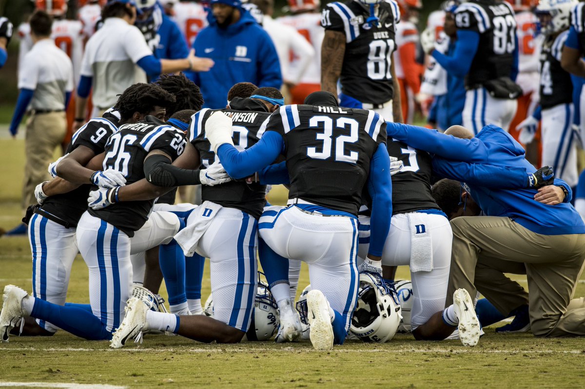 DukeFOOTBALL's tweet image. From the 🔵😈🏈 family to yours, we wish you a very Happy Thanksgiving‼️

#GoDuke