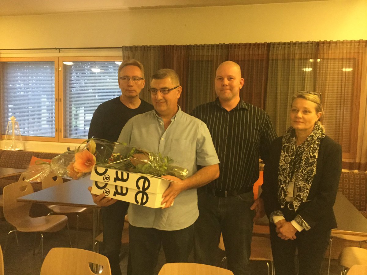 marianne_seppa's tweet photo. Tänään juhlistimme kakkukahvein #luksia’n kiinteistöpalvelualalta juuri valmistunutta opiskelijaa Nailia, joka palkittiin @amke_ry’n stipendillä esimerkillisenä maahanmuuttajaopiskelijana! Onnea ja menestystä Nailille! #ammatillinenkoulutus https://t.co/unhivSxsPV