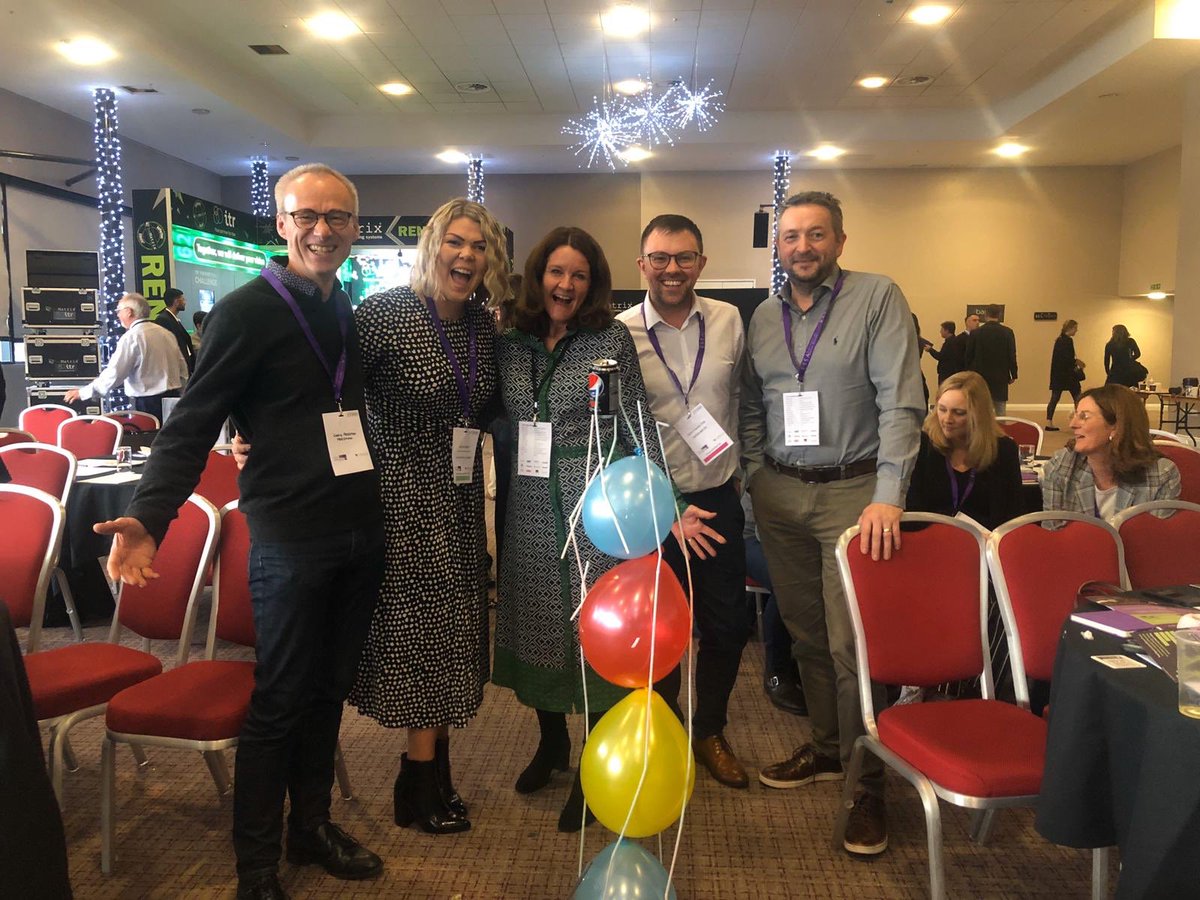 ExhibitionNews's tweet photo. Industry geniuses Chris, Jess, Rachel etc win the balloon challenge (build a sturdy structure to support a can of Pepsi) @ESSAnews #ESSAConf19 @Freeman_EMEA @AEVnews https://t.co/R7D128AEtP
