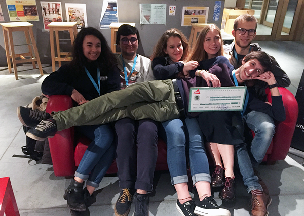 FACTS_festival's tweet photo. Les grands gagnants du concours étudiant #ArtsEtSciences #STArt2019 sont l'équipe du projet #LEmpoisonnement, un court-métrage qui s'appuie sur la tragique affaire du Pain Maudit de Pont Saint-Esprit.
⚡️ Bravo à eux, ils gagnent un prix de 2000€ offert par la MAIF de #Gironde https://t.co/LqZJdfsCmA