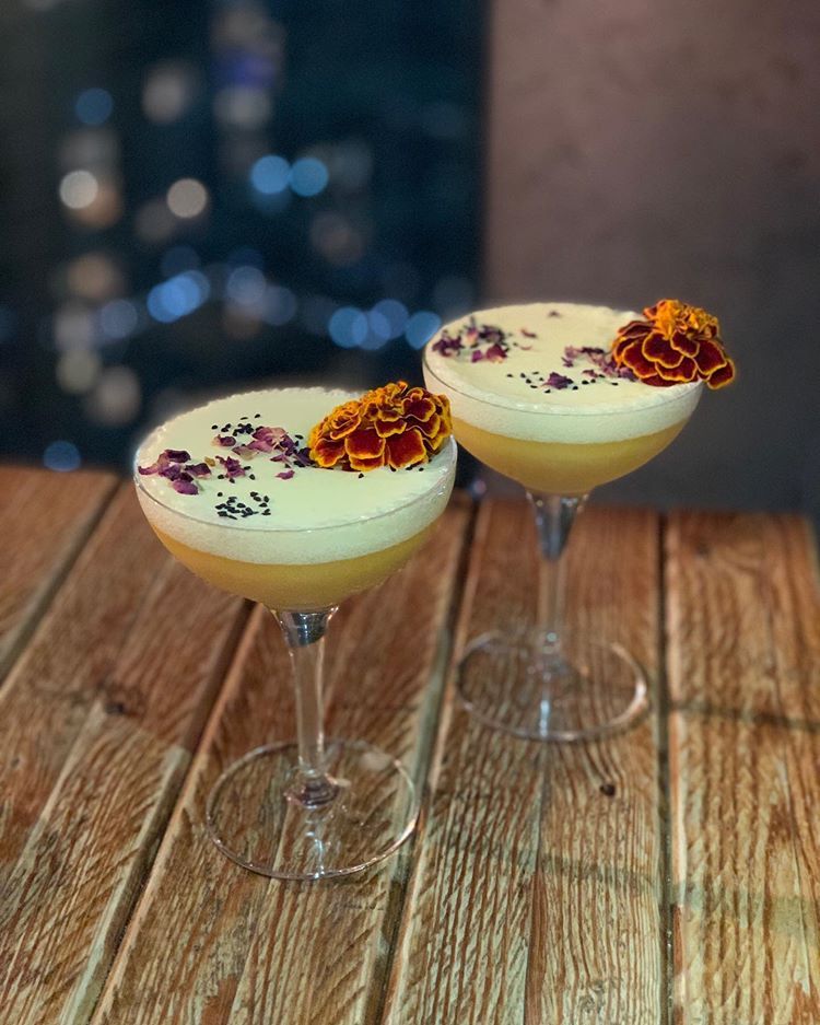 Busy day at work? 😰

Not to worry, we've got the perfect combination of cocktails, company and fantastic views to relax your mind and take the day's stress away. Tag your after work drinks partner and bring them along this evening! | 📸 <a href="/nibblingldn/">NibblingLDN</a>